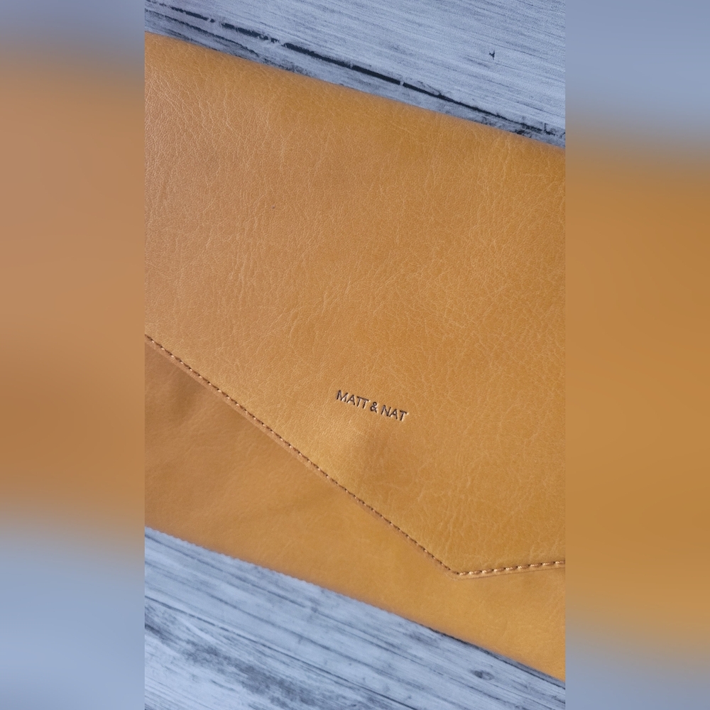 Mat and Nat purse
